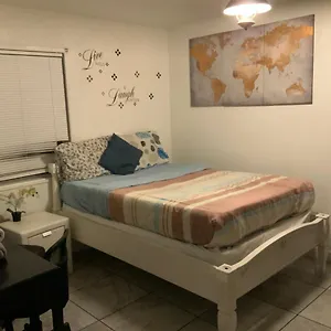  Homestay The Yellow Penthouse Llc United States